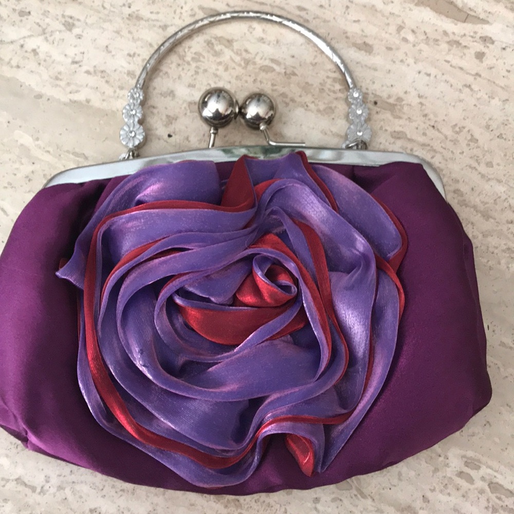 Purple satan clutch, fun for any occasion 👛